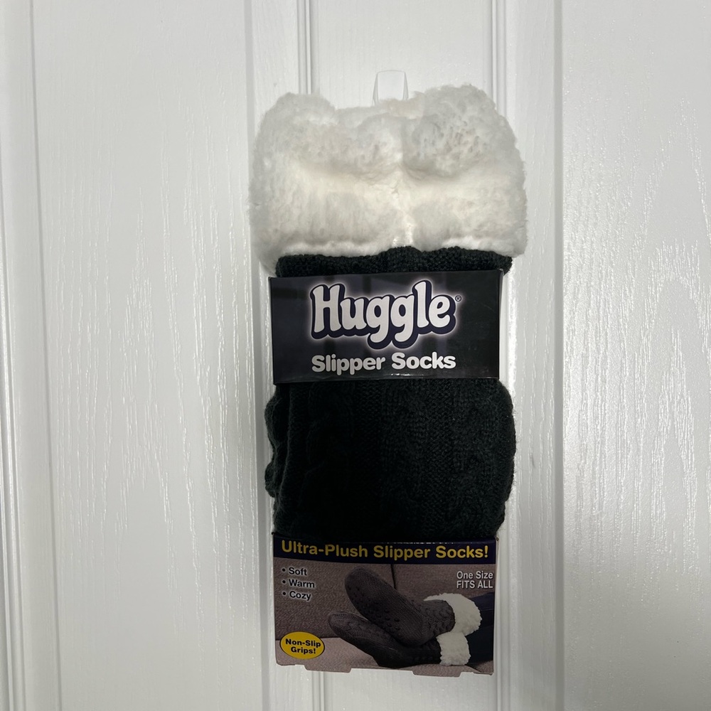Gray & White Huggle Ultra Plush Slipper Socks - NWT - OS